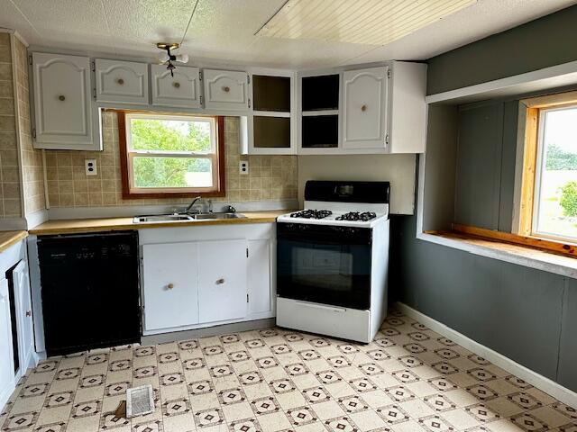 7727 East Loop Road Hesperia, MI 49421 - Photo 20 of 25 7673ELoop-Kitchen-DinArea