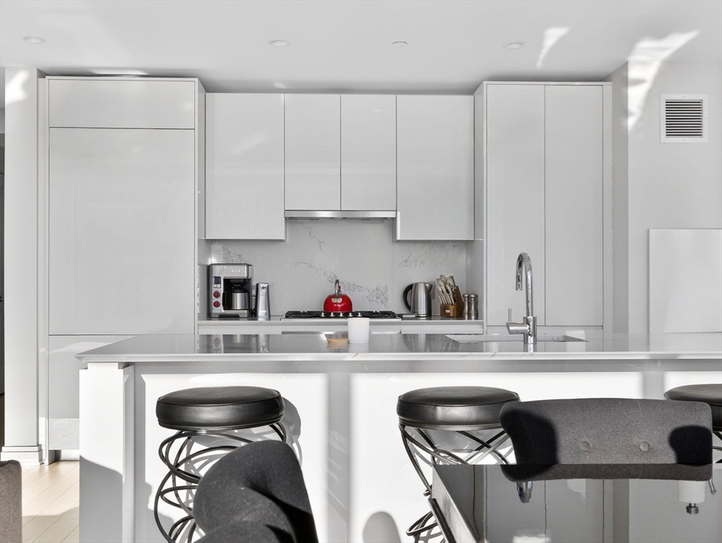 135 Seaport Boulevard, Unit 2008 Boston, MA 02210 - Photo 4 of 39