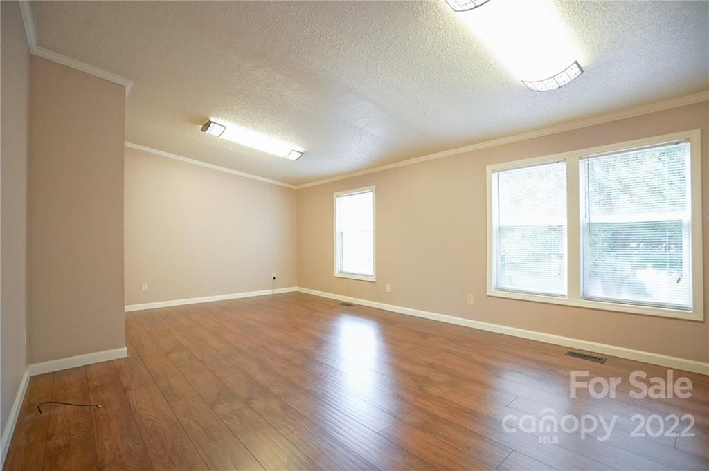 5995 Lake Wylie Road Clover, SC 29710 - Photo 14 of 43 Gallery Image 14