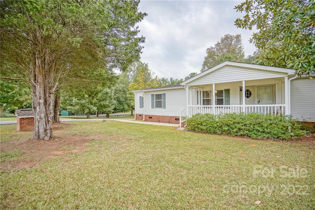 5995 Lake Wylie Road Clover, SC 29710 - Photo 2 of 43 Gallery Image 2