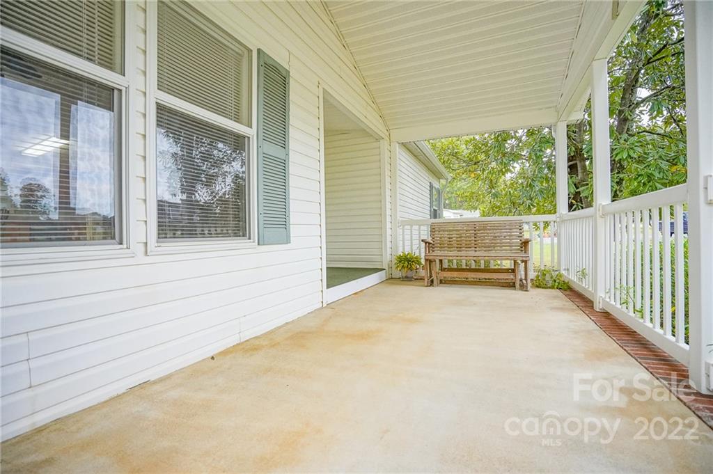 5995 Lake Wylie Road Clover, SC 29710 - Photo 4 of 43 Gallery Image 4