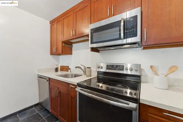 $399,000 | 323 Monte Vista Avenue, Unit 103, Oakland, CA 94611