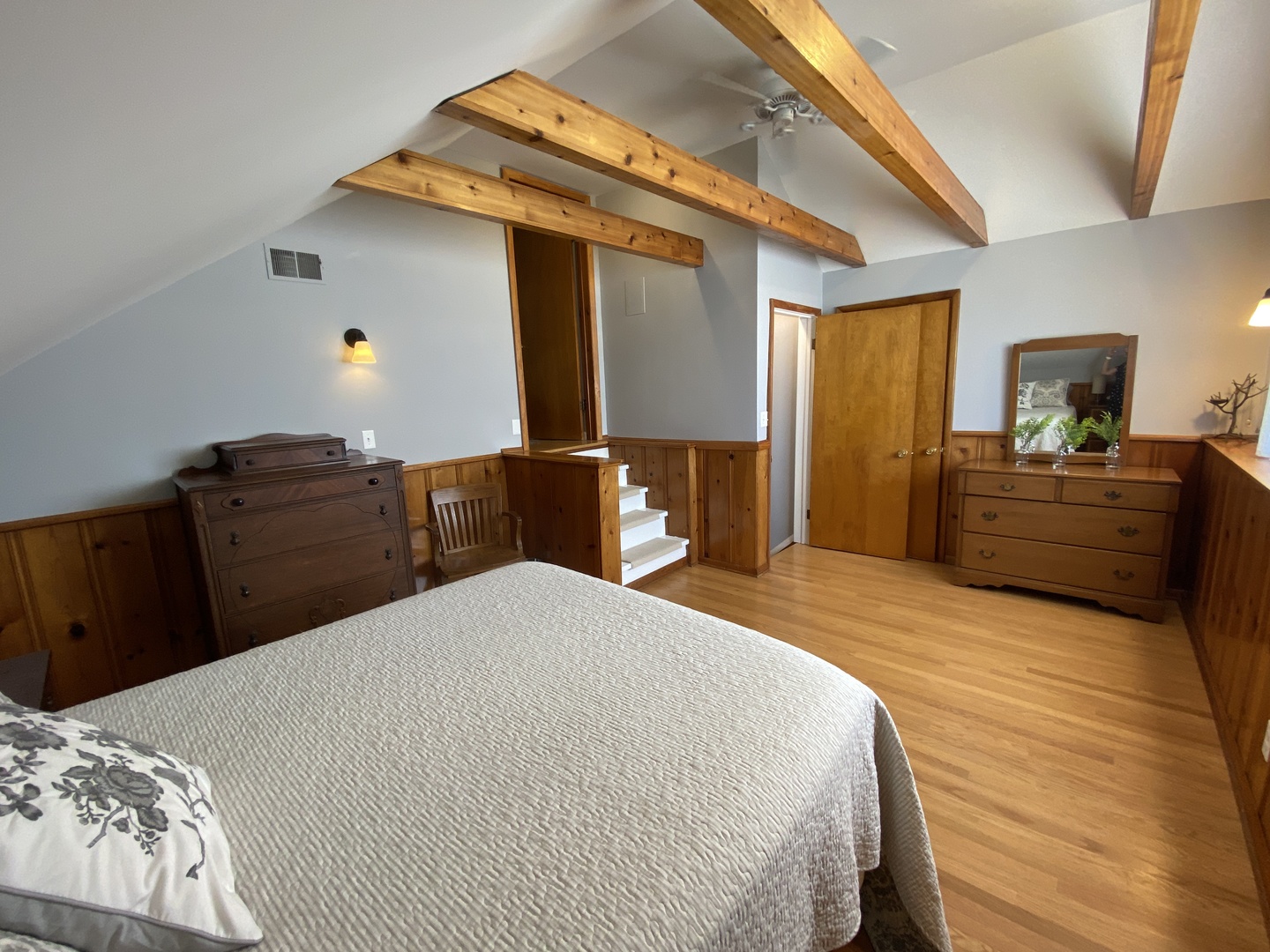 3810 Wolf Road Western Springs, IL 60558 - Photo 17 of 35 a bedroom with a bed and a dresser