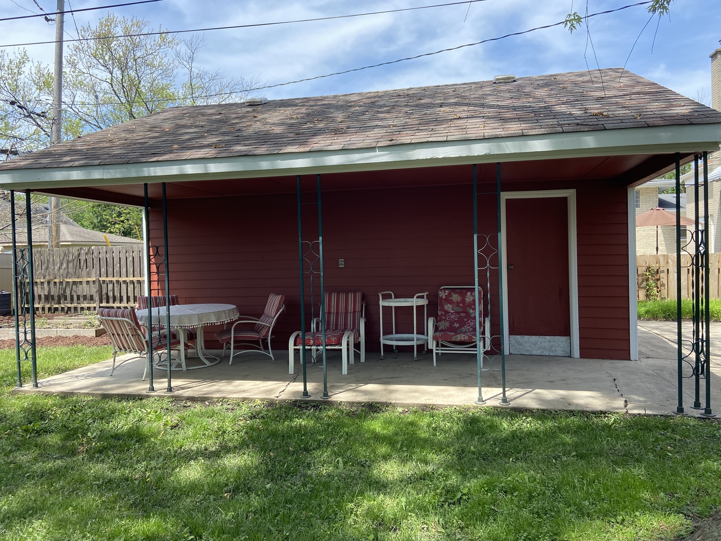 3810 Wolf Road Western Springs, IL 60558 - Photo 31 of 35 a backyard of a house with table and chairs