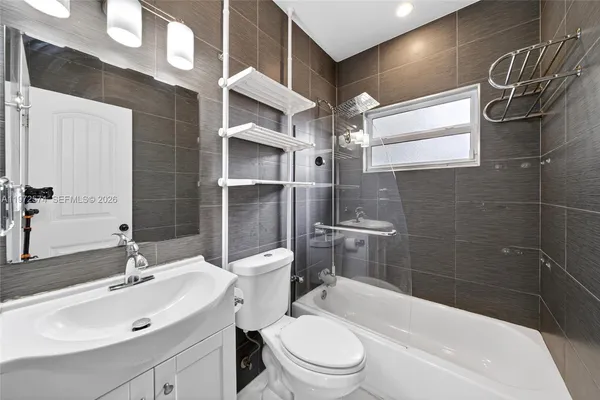 $2,200 | 1460 Northwest 2nd Street, Unit 1458, Miami, FL 33125