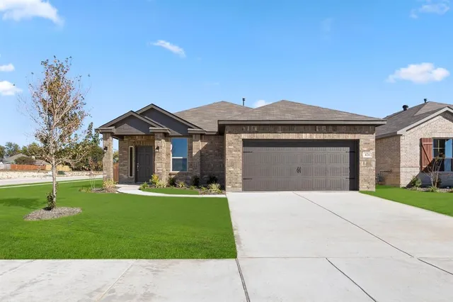 $314,900 | 420 Comanche Drive, Cleburne, TX 76033