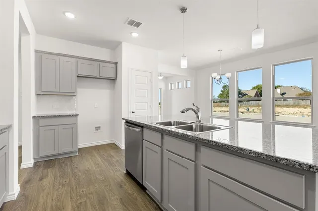 $314,900 | 420 Comanche Drive, Cleburne, TX 76033