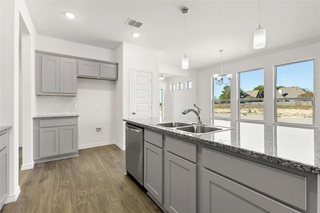 $314,900 | 420 Comanche Drive, Cleburne, TX 76033