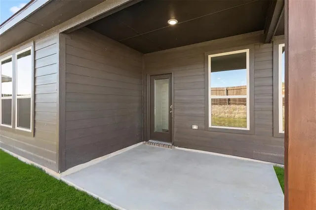 $314,900 | 420 Comanche Drive, Cleburne, TX 76033