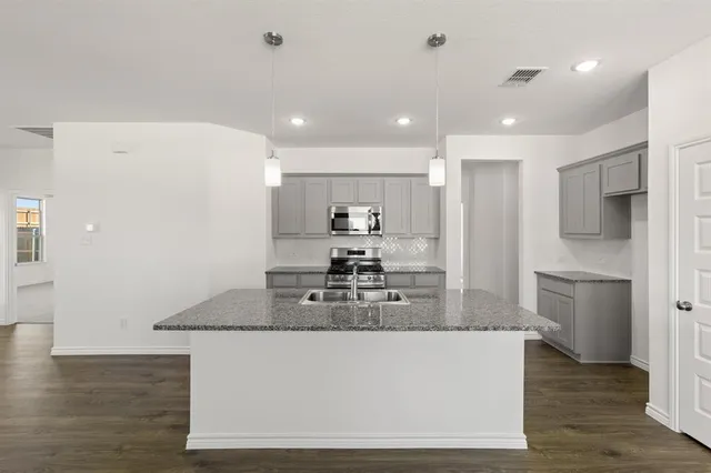 $314,900 | 420 Comanche Drive, Cleburne, TX 76033