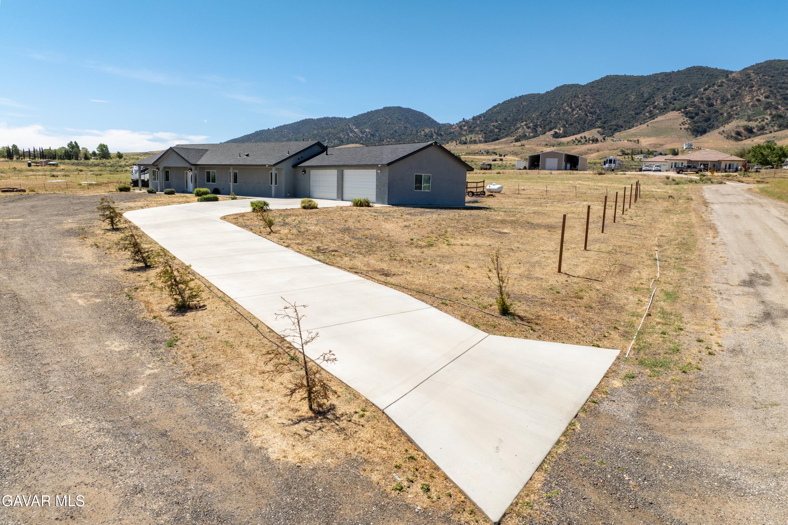 19900 Chinook Street Tehachapi, CA 93561 - Photo 34 of 38 28-DJI_0809-HDR