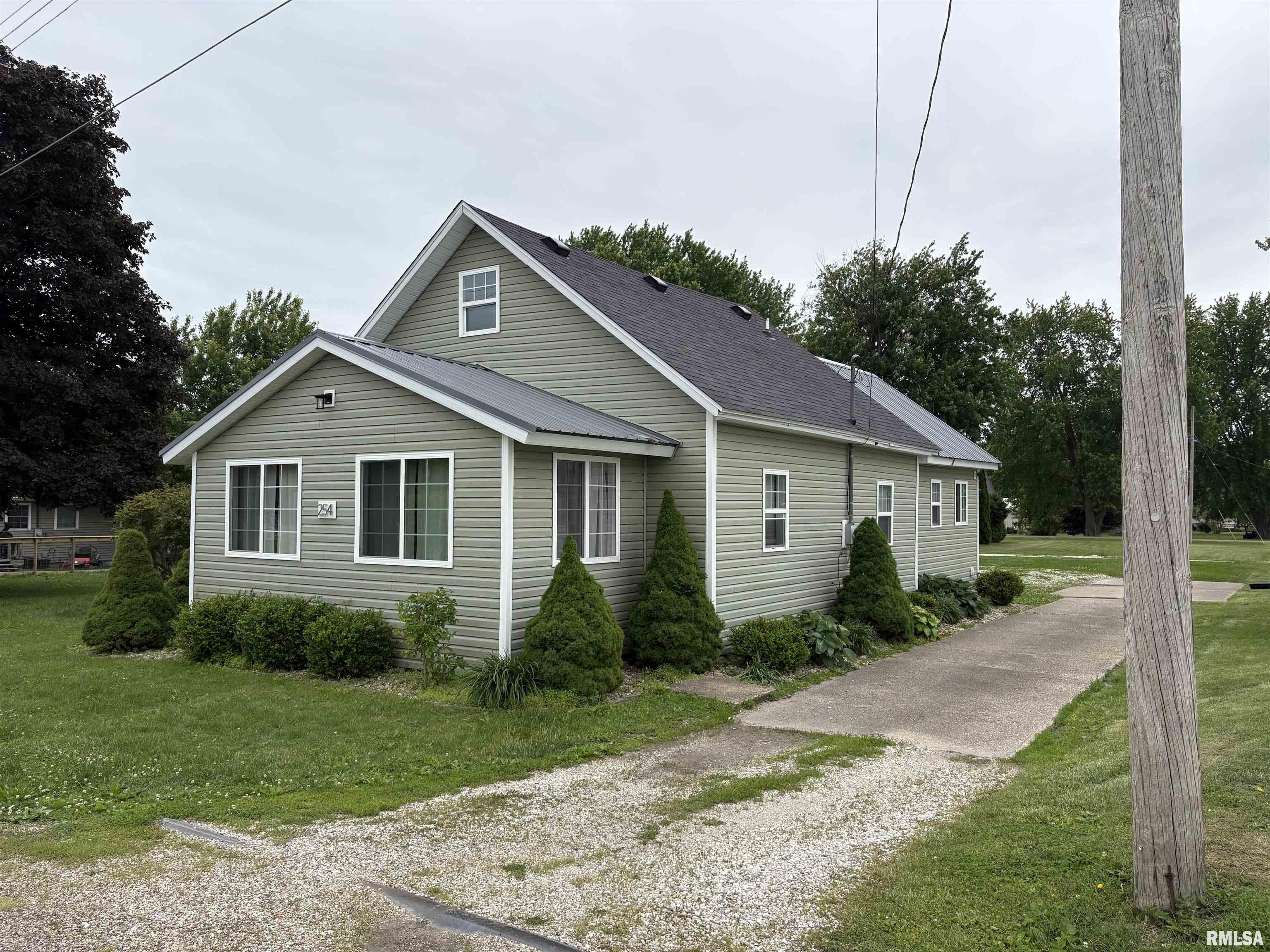 254 5th Street Dunfermline, IL 61524 - Photo 2 of 46