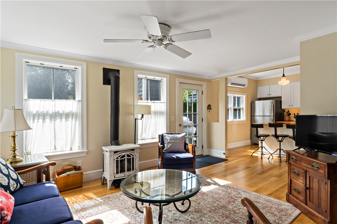 6 Gladding Court, Unit 1 Newport, RI 02840 - Photo 4 of 23