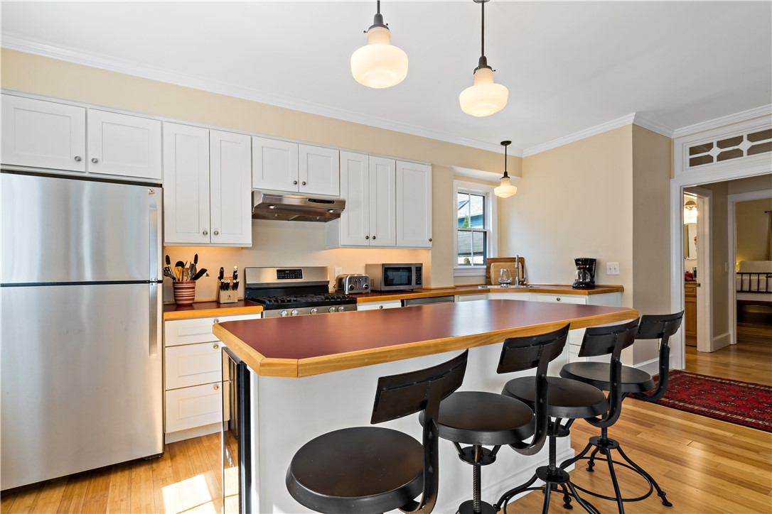 6 Gladding Court, Unit 1 Newport, RI 02840 - Photo 5 of 23