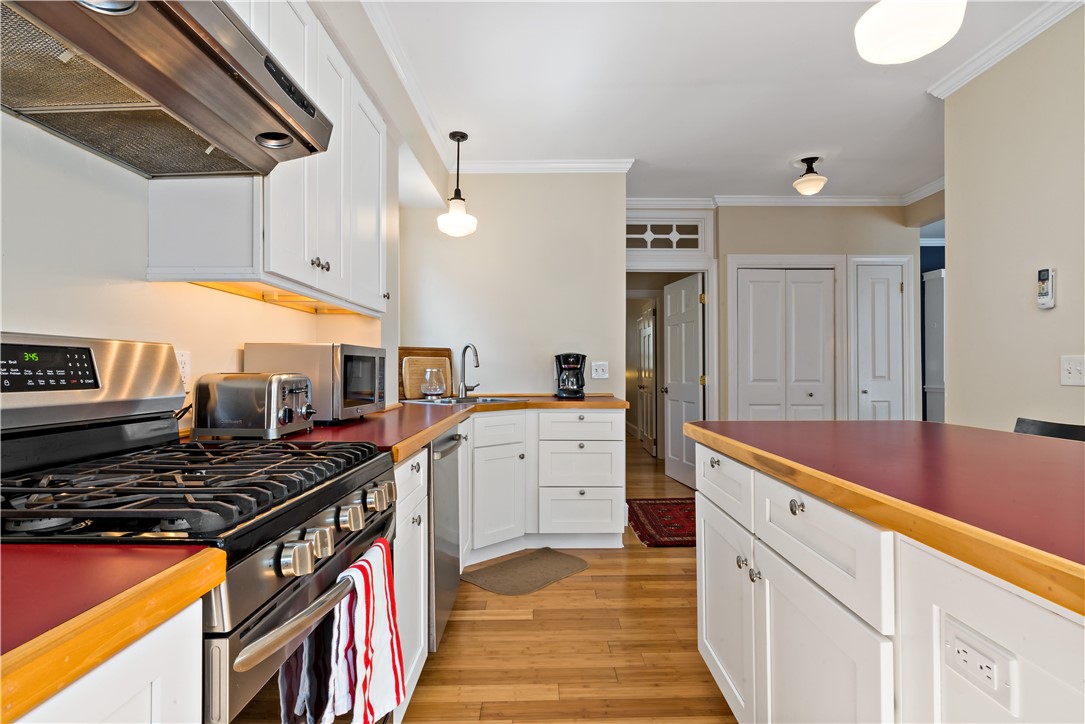 6 Gladding Court, Unit 1 Newport, RI 02840 - Photo 8 of 23