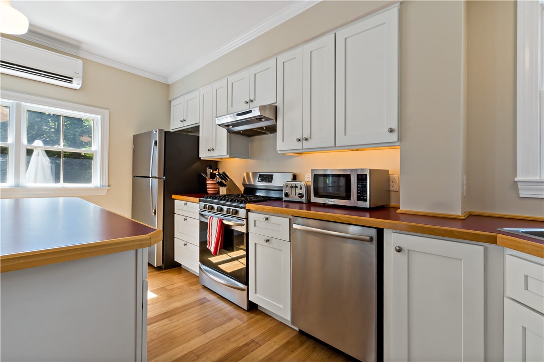 6 Gladding Court, Unit 1 Newport, RI 02840 - Photo 9 of 23