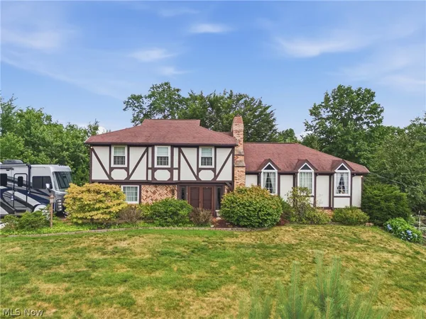 $525,000 | 5300 West Boulevard Northwest, Canton, OH 44718