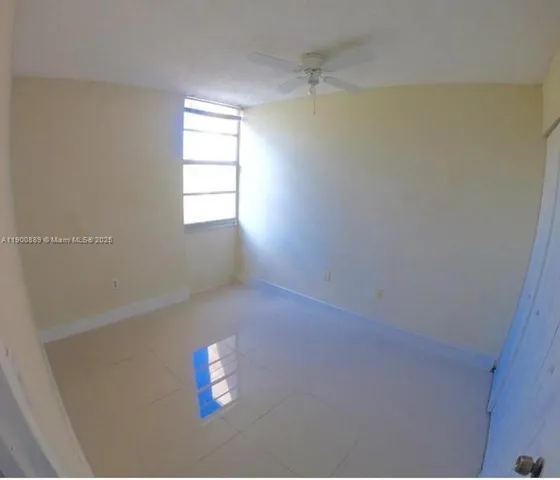 an empty room that has windows and closet