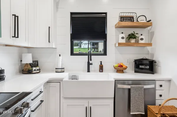 $2,100,000 | 133 Wake Robin Lane, Johnson City, TN 37601