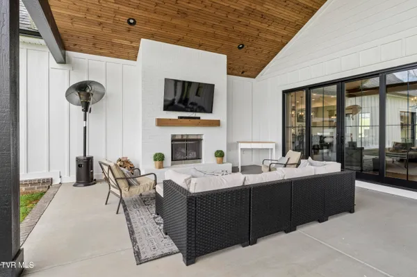 $2,100,000 | 133 Wake Robin Lane, Johnson City, TN 37601