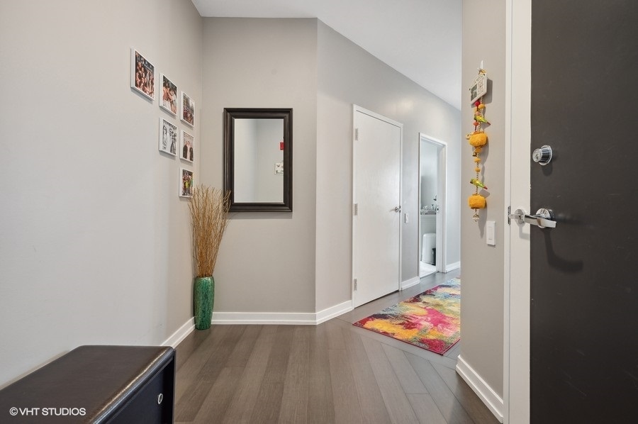 653 North Kingsbury Street, Unit 1401 Chicago, IL 60654 - Photo 3 of 22