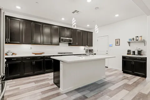 $599,000 | 3020 Edgeview Drive, Sacramento, CA 95833