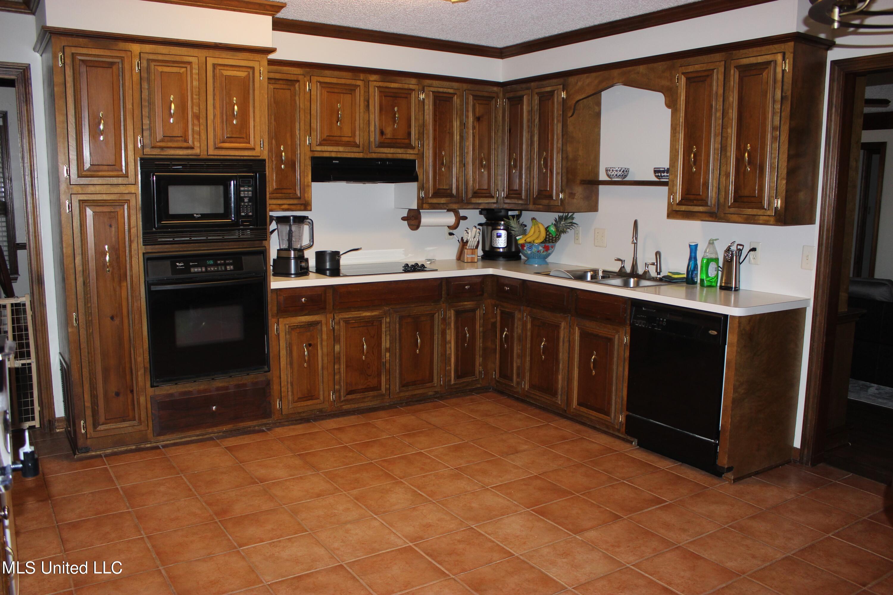 1199 Ernie Martin Road Utica, MS 39175 - Photo 5 of 24 1199 Ernie Martin Kitchen