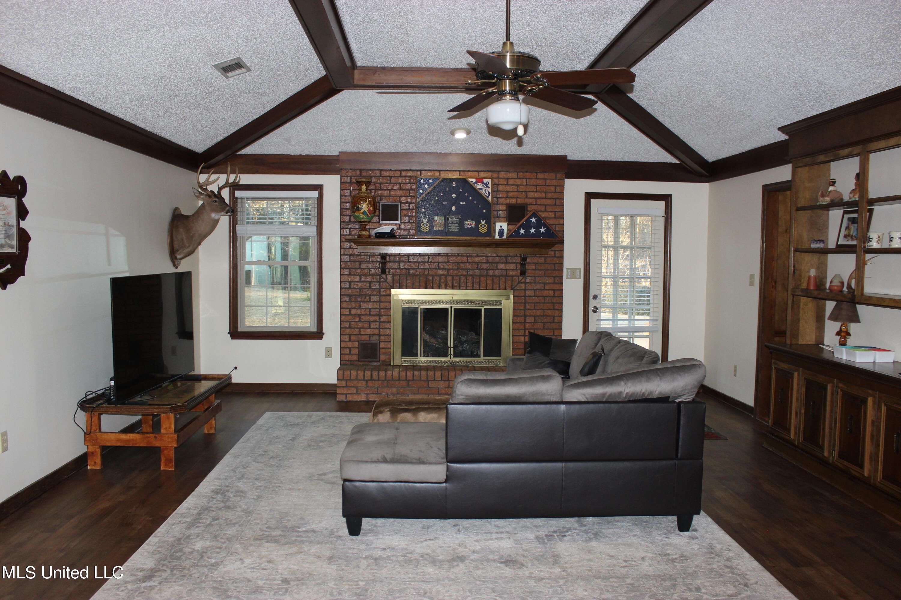 1199 Ernie Martin Road Utica, MS 39175 - Photo 8 of 24 1199 Ernie Martin Living Room