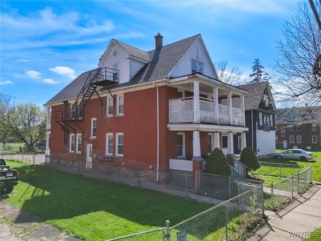 $850 | 1953 Falls Street, Unit 1, Niagara Falls, NY 14303