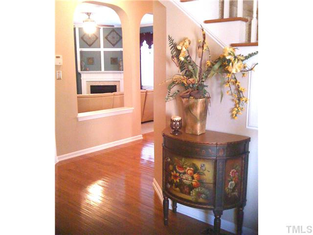 8620 Royton Circle Raleigh, NC 27613 - Photo 3 of 25 Foyer