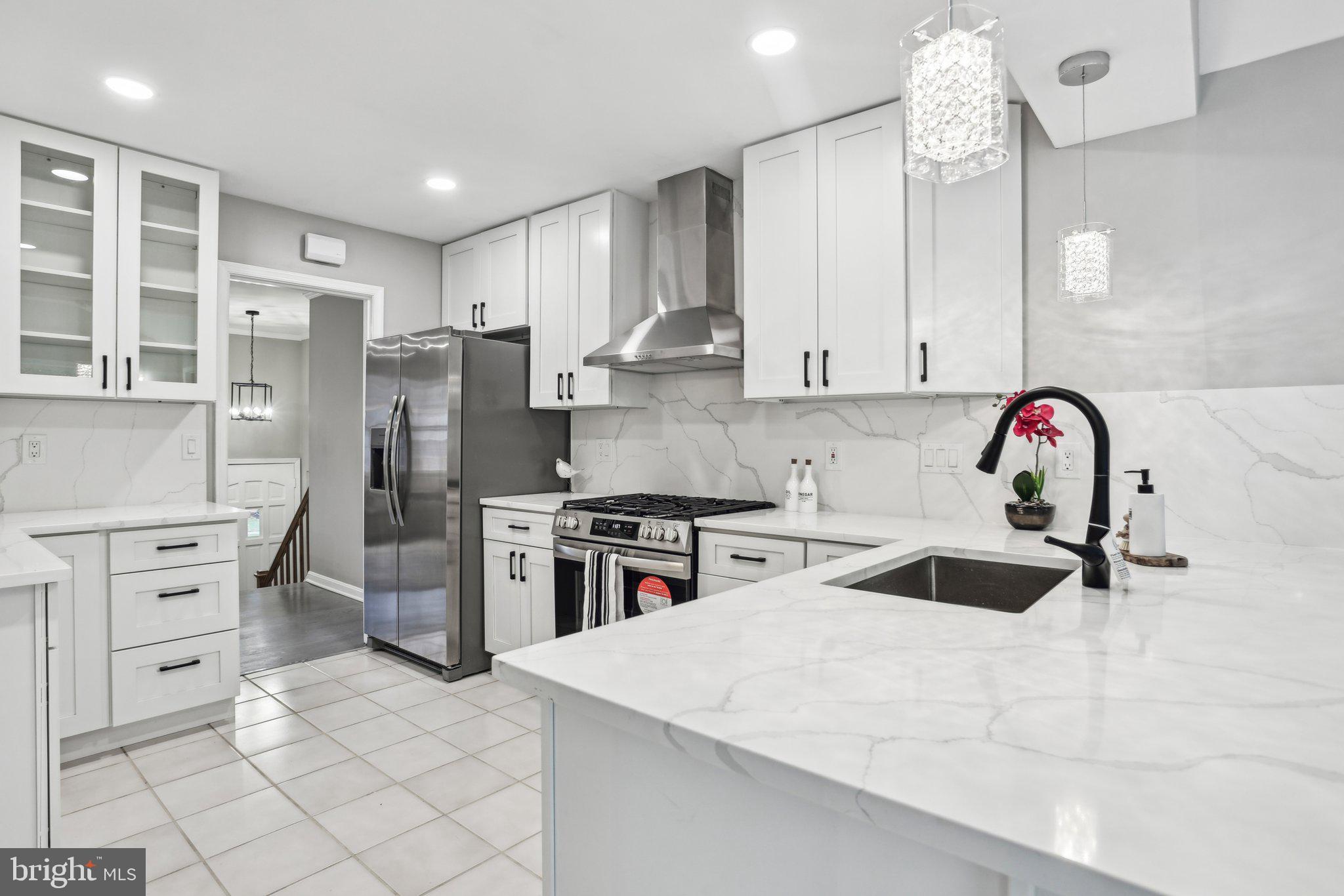8826 Stark Road Annandale, VA 22003 - Photo 16 of 47 Large Quartz eat in Island