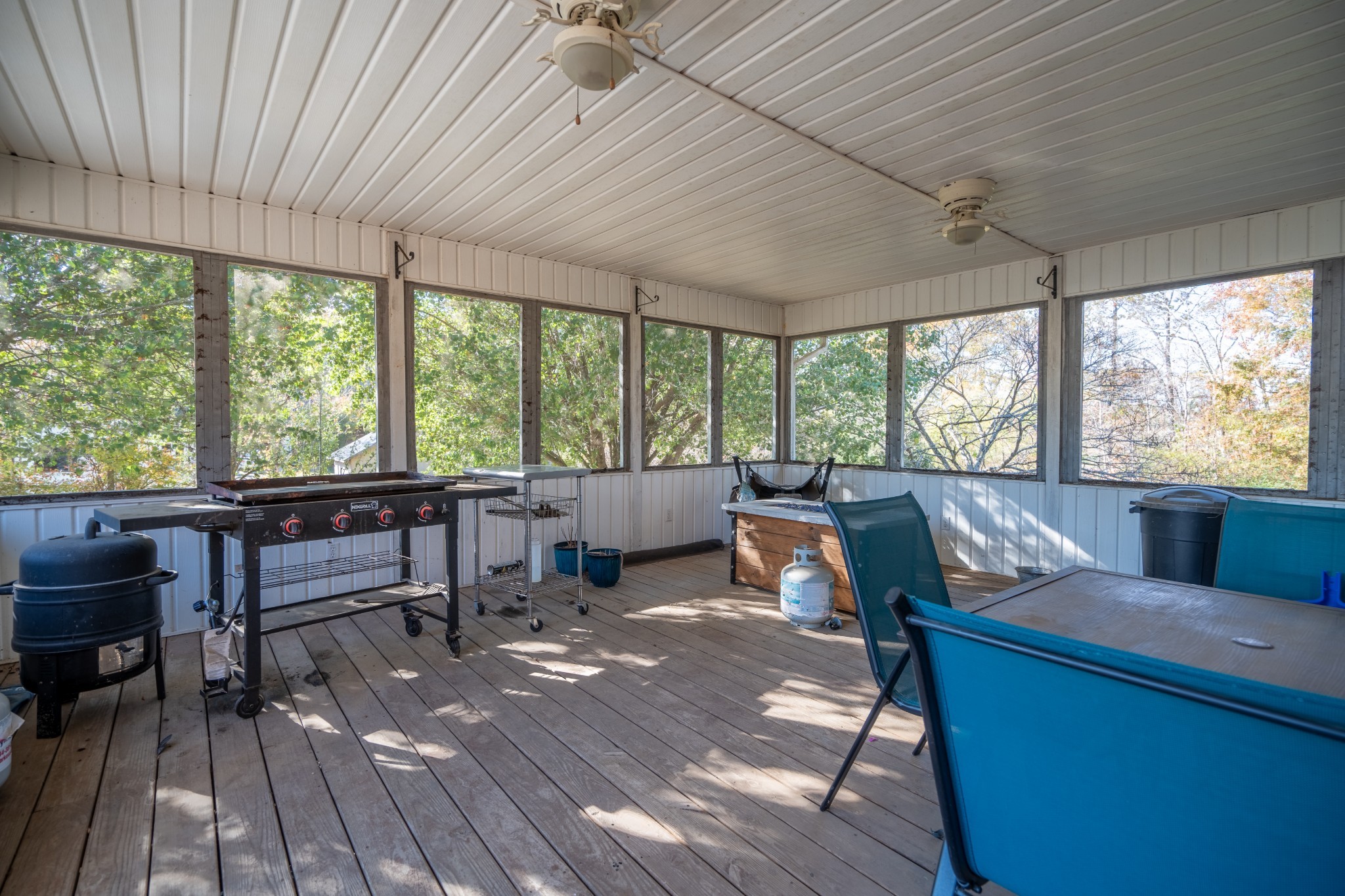 27 Tandy Road Leoma, TN 38468 - Photo 8 of 27 a living room with furniture and a large window