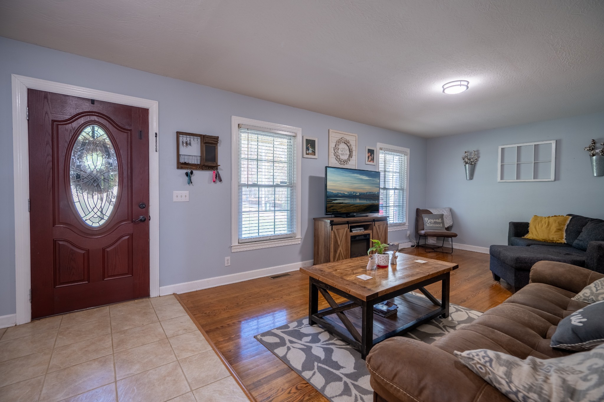 27 Tandy Road Leoma, TN 38468 - Photo 10 of 27 a living room with furniture a flat screen tv and a window