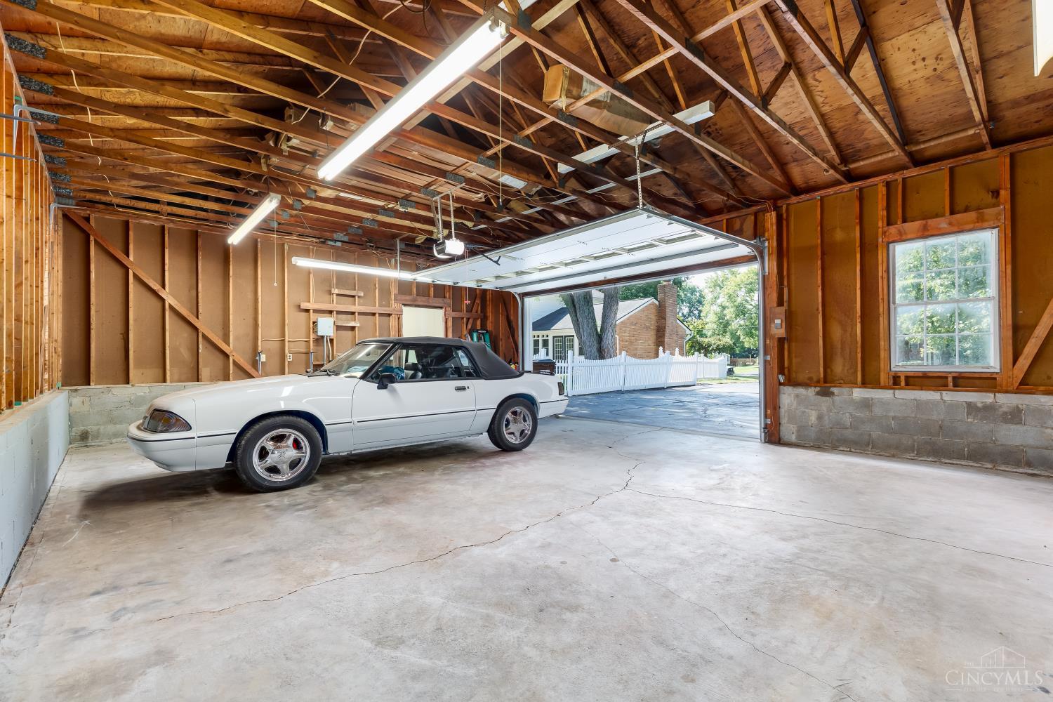 558 Lang Road Cincinnati, OH 45244 - Photo 38 of 49 Gallery Image 38