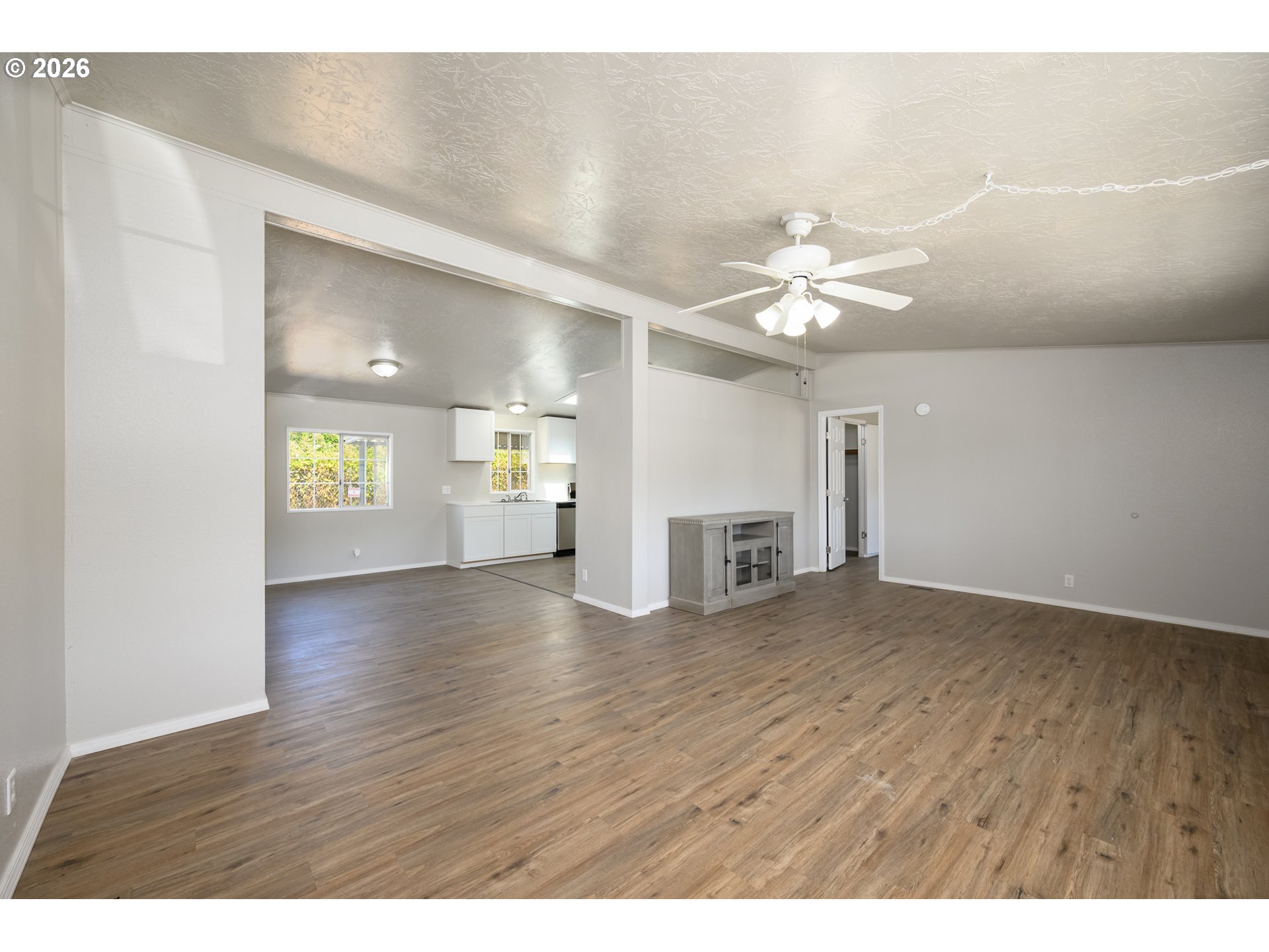 520 Shadow Ranch Lane Roseburg, OR 97470 - Photo 18 of 32 Living Room