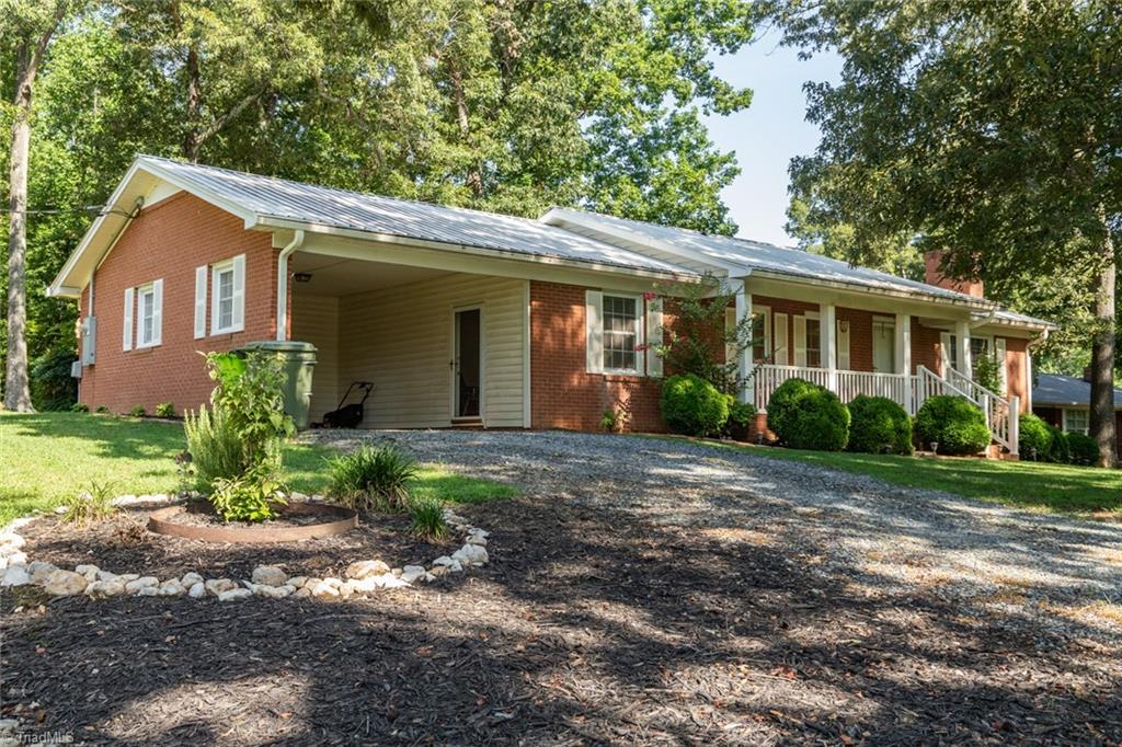 262 Boggs Road Thomasville, NC 27360 - Photo 2 of 34