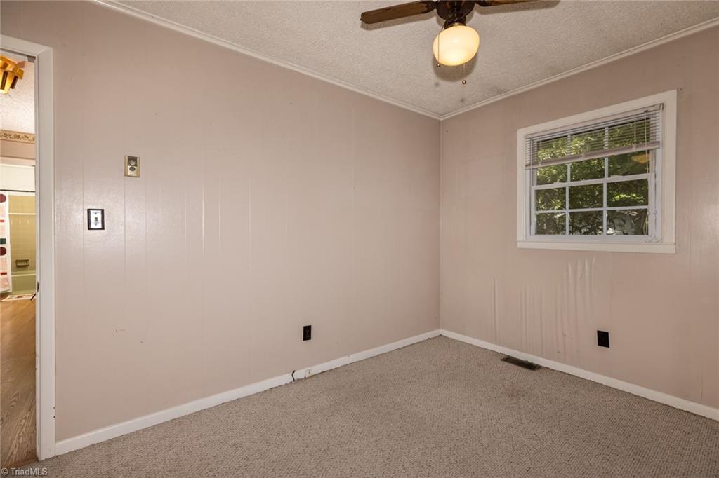 262 Boggs Road Thomasville, NC 27360 - Photo 24 of 34