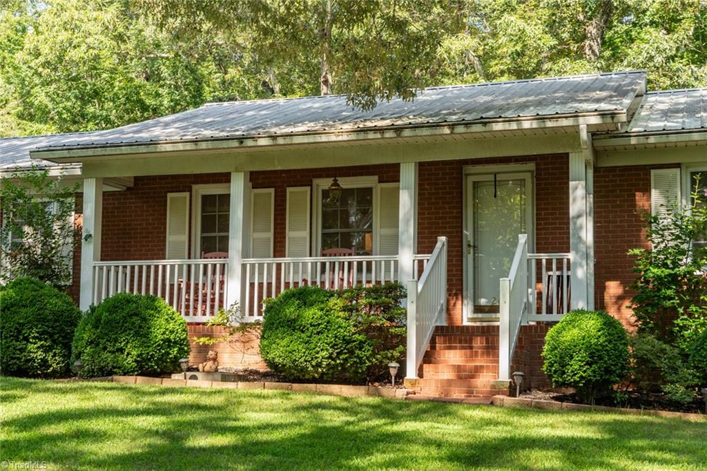 262 Boggs Road Thomasville, NC 27360 - Photo 3 of 34