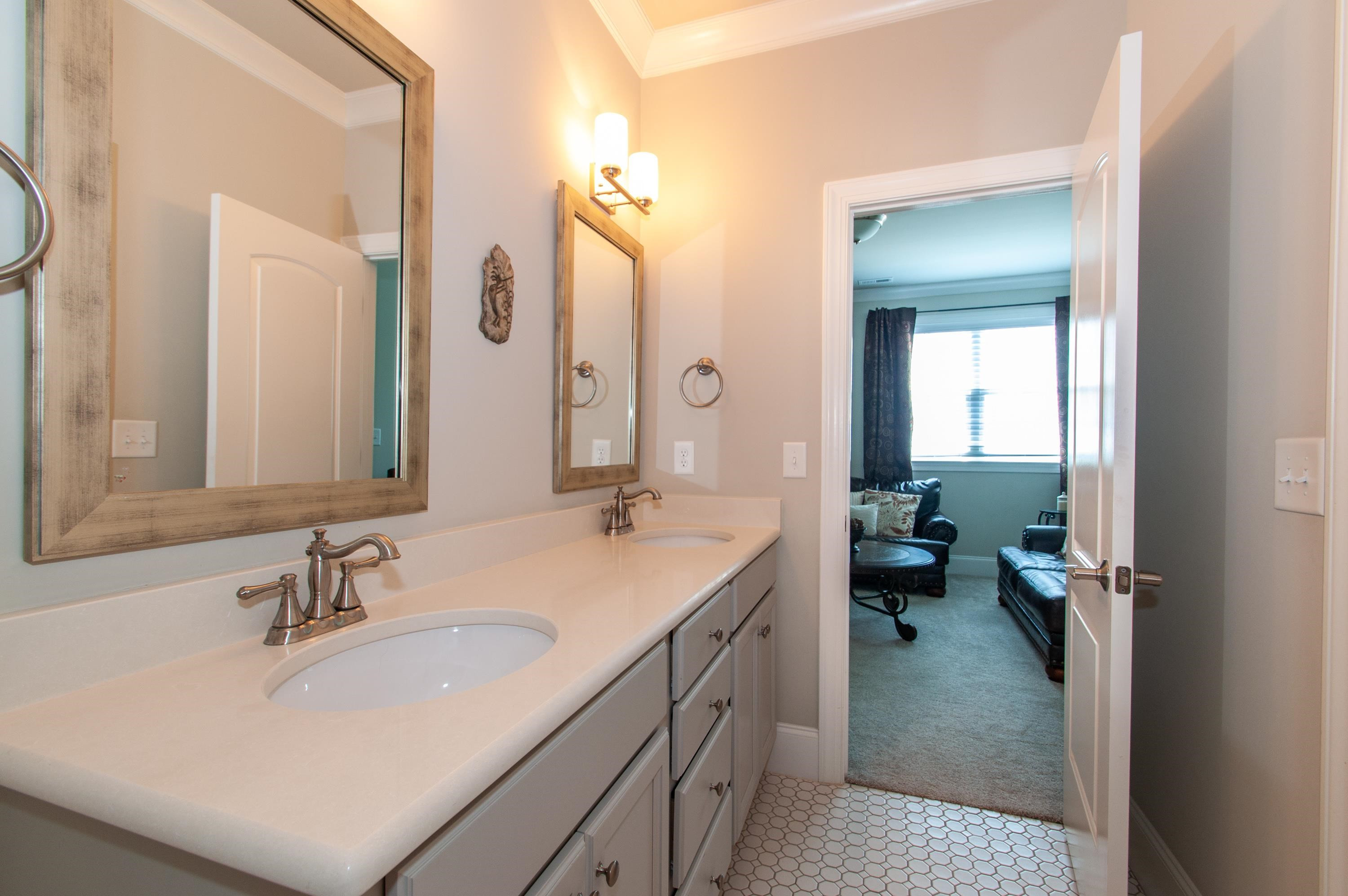8628 Wapello Lane Raleigh, NC 27613 - Photo 17 of 35 Bedroom 3 and 4 Buddy Bath