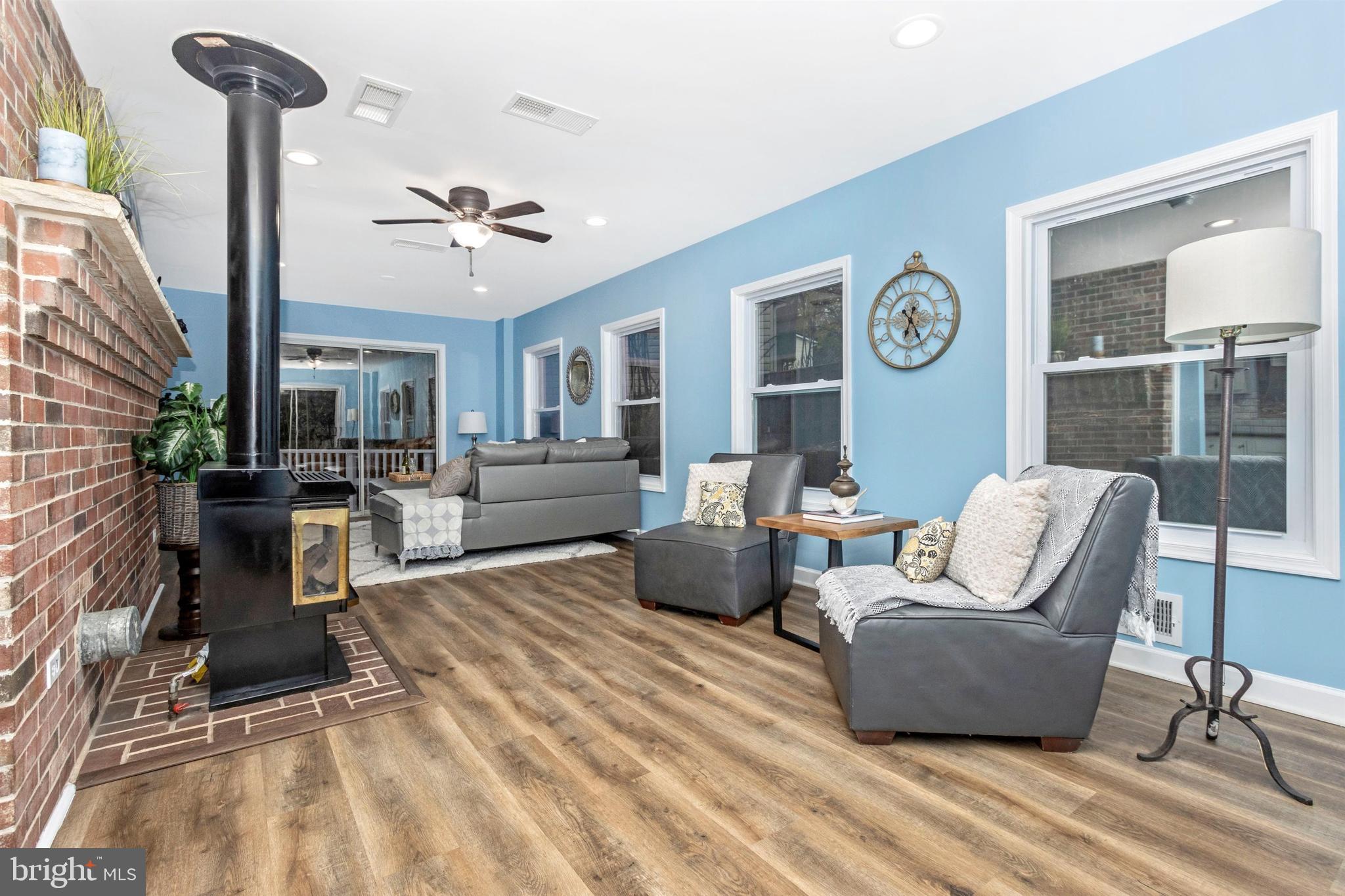7758 Decatur Road Hyattsville, MD 20784 - Photo 21 of 54 Family room w/gas fireplace