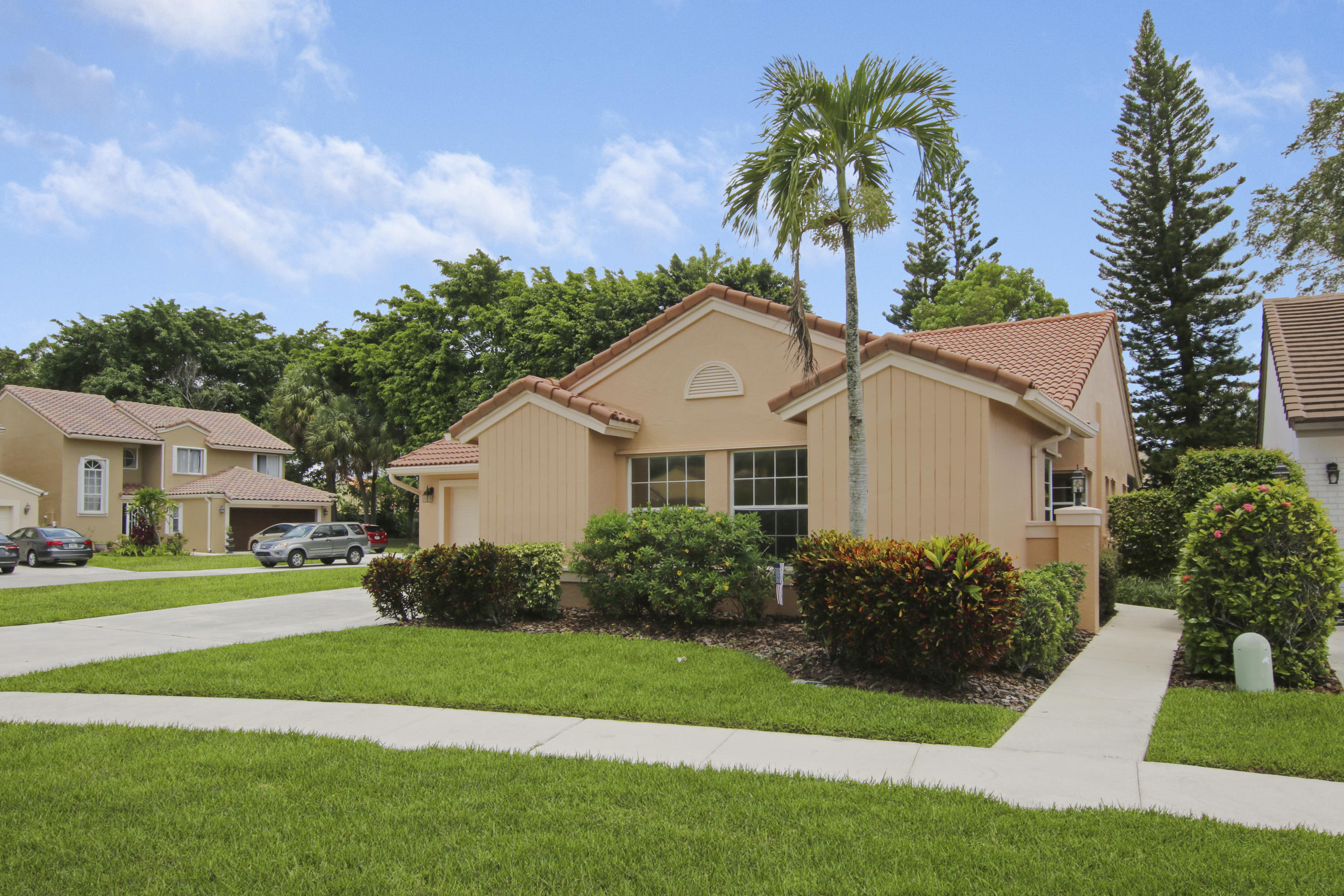 10001 Country Brook Road Boca Raton, FL 33428 - Photo 2 of 24 House exterior