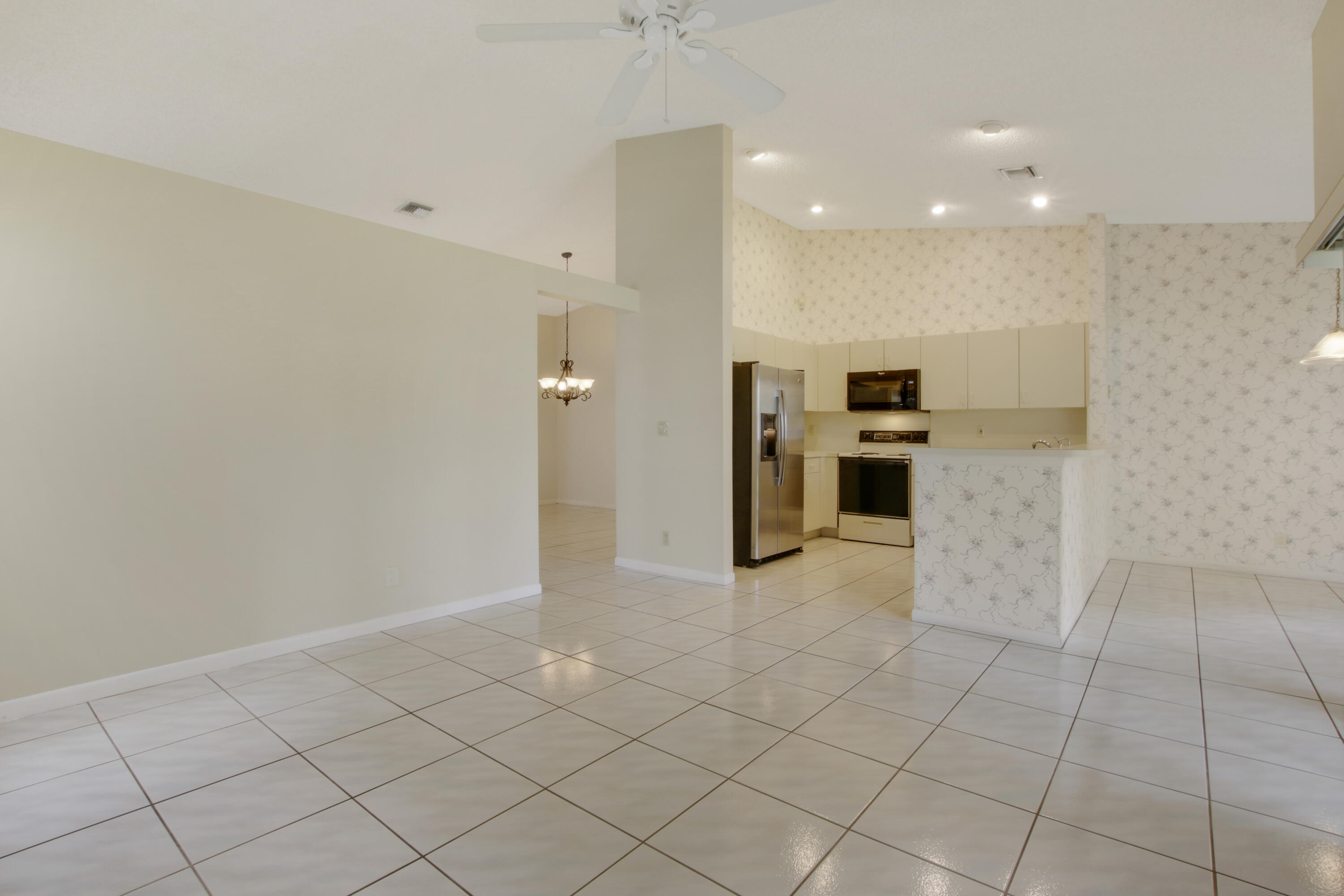 10001 Country Brook Road Boca Raton, FL 33428 - Photo 9 of 24 House1-77