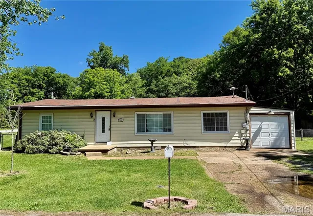 $194,900 | 2806 Hazel Drive, Arnold, MO 63010