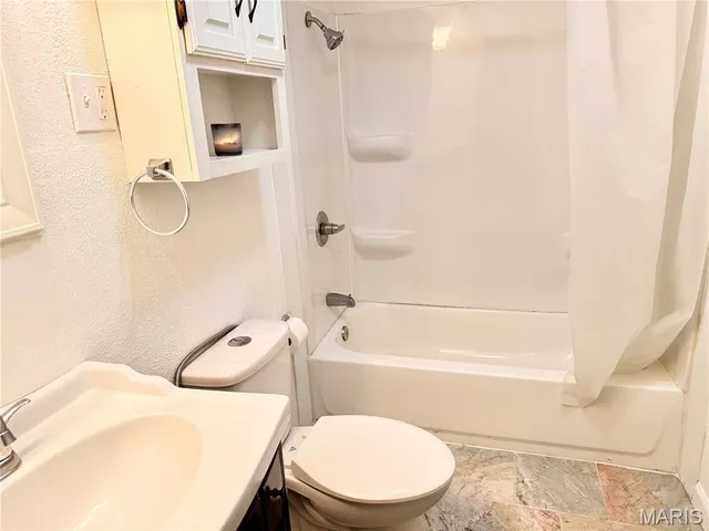 $194,900 | 2806 Hazel Drive, Arnold, MO 63010