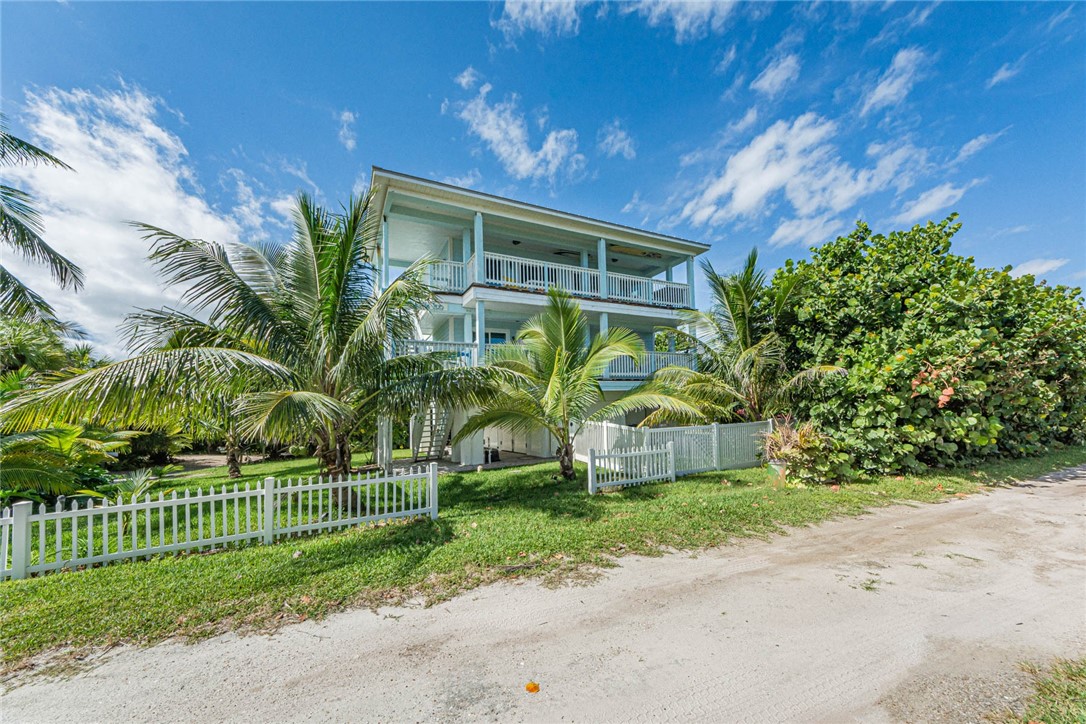 1810 East Sandpiper Road Vero Beach, FL 32963 - Photo 1 of 33