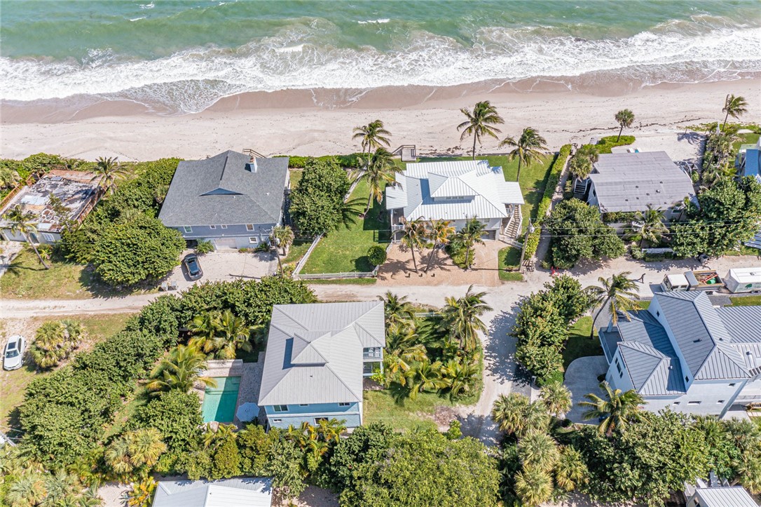 1810 East Sandpiper Road Vero Beach, FL 32963 - Photo 5 of 33