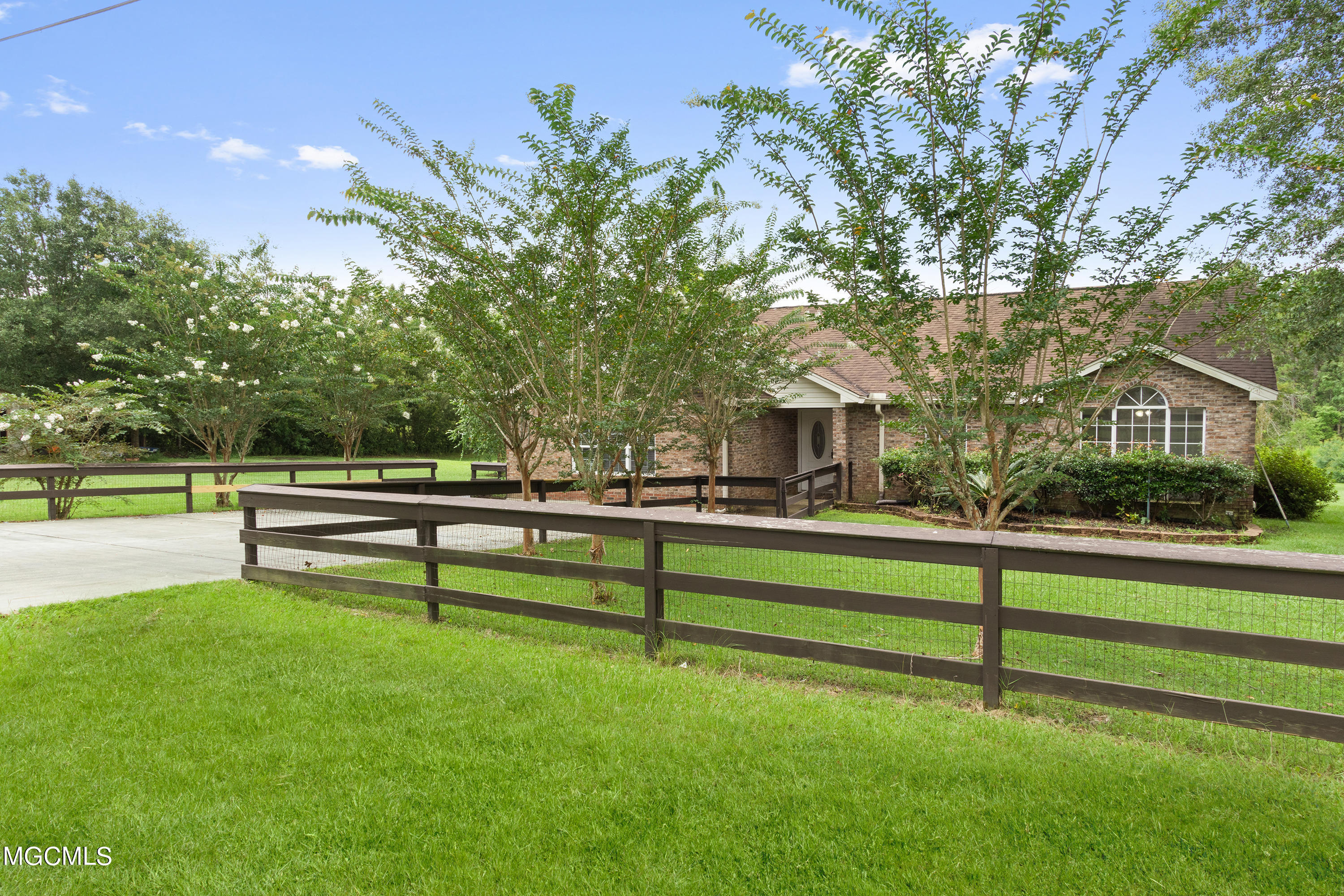 21409 Crown Road Gulfport, MS 39503 - Photo 3 of 43 002 (1)