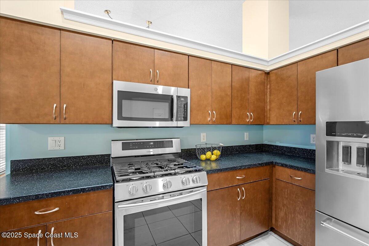 295 Oak Lake Road Melbourne, FL 32901 - Photo 8 of 40 a kitchen with a stove and a microwave