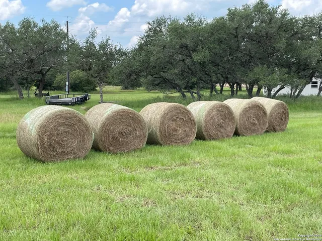 $395,300 | 3100 Cattle Guard Road, Cuero, TX 77954