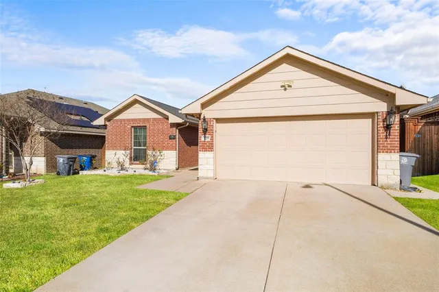 $324,500 | 14235 Greenhaw Lane, Dallas, TX 75253